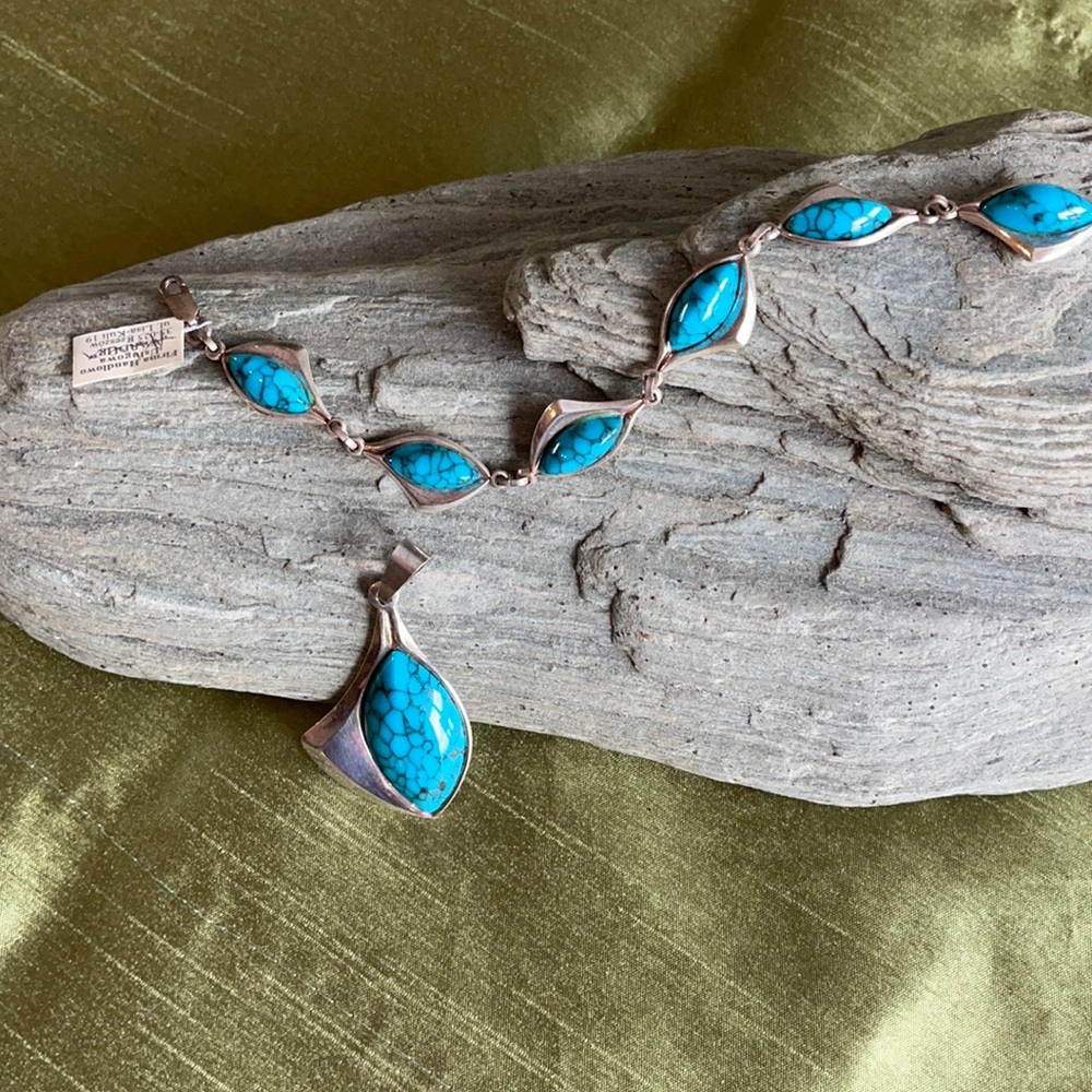 Bracelet and pendent.